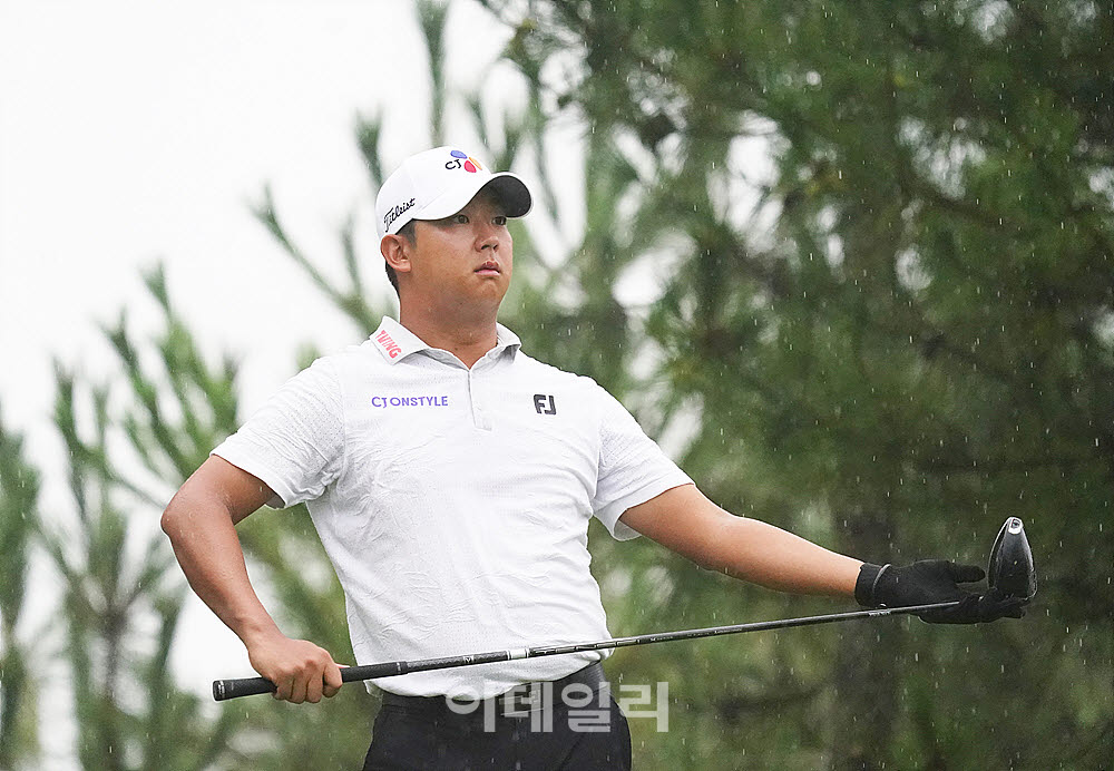 [포토] 최승빈, 선두를 위협하는 호쾌한 샷