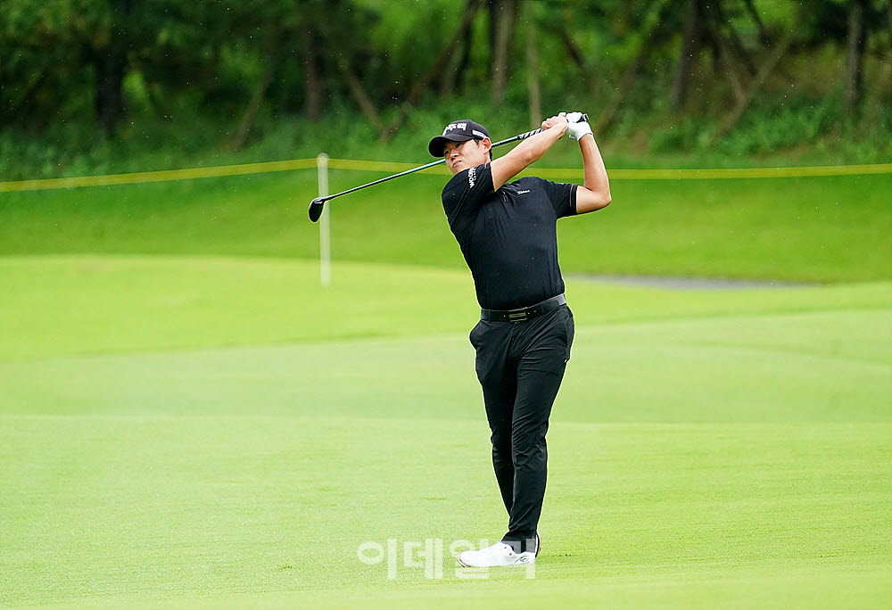 [포토] 신용구, 투 온 공략
