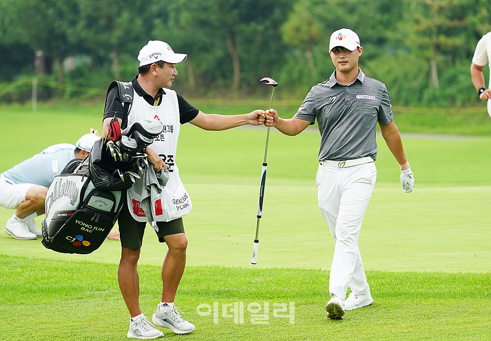 [포토] 배용준, 나이스 버디 성공