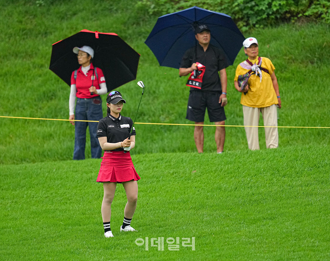 [골프IN화보] 안지현, BC카드·한경 KLPGA 챔피언십 3라운드 투혼의 레이스