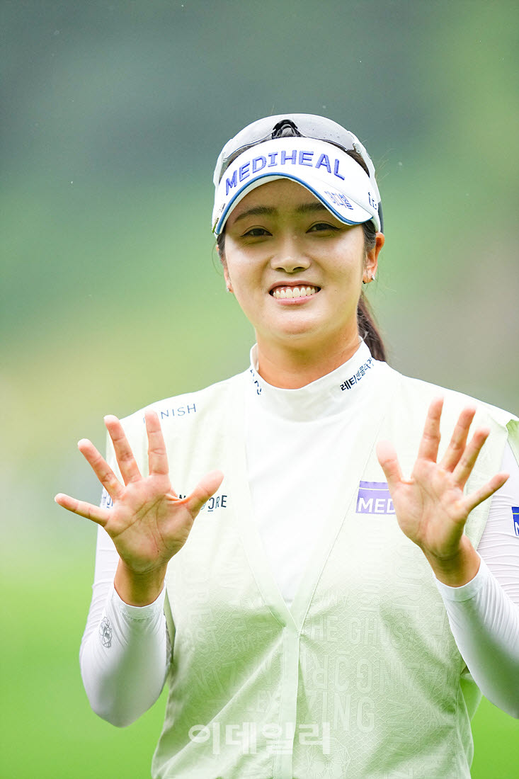 [골프IN화보] 한진선, 악천후 속 BC카드·한경 KLPGA 챔피언십 3라운드 공동 8위