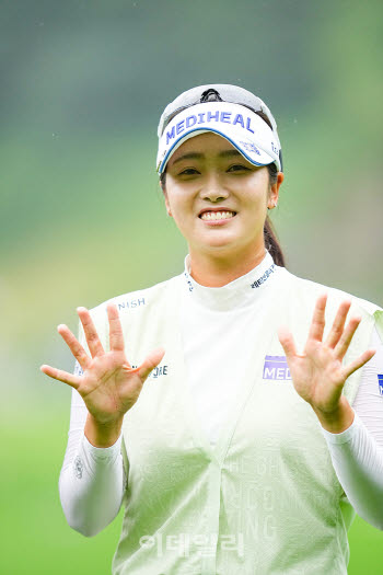  한진선, 악천후 속 BC카드·한경 KLPGA 챔피언십 3라운드 공동 8위