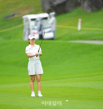  이승연, BC카드·한경 KLPGA 챔피언십 3라운드 투혼의 레이스
