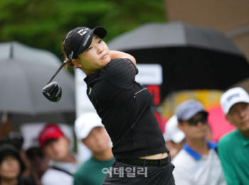 [골프IN화보] 김민솔, BC카드·한경 KLPGA 챔피언십 3라운드 단독 2위 도약… 우승 경쟁 '가속화&a...