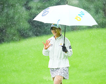  김시현, 악천후 딛고 BC카드·한경 KLPGA 챔피언십 3라운드 '맹타'… 17계단 껑...