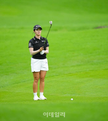 [골프IN화보] 이세희, 악천후 속 아쉬운 3라운드… BC카드·한경 KLPGA 챔피언십 공동 42위 마감