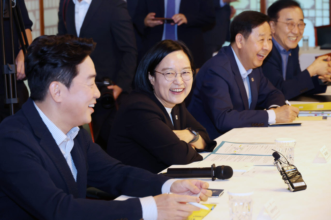 [포토]고위당정협의회에서 밝게 웃는 한성숙 국무총리