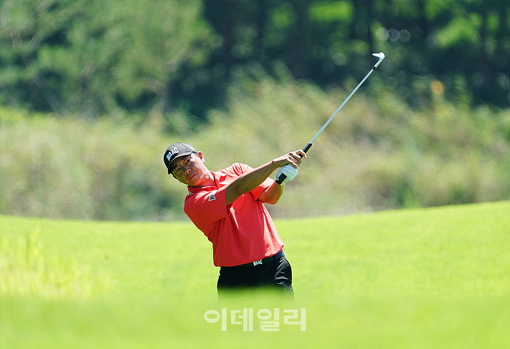 [포토] 전재한, 러프를 벗어나 그린으로