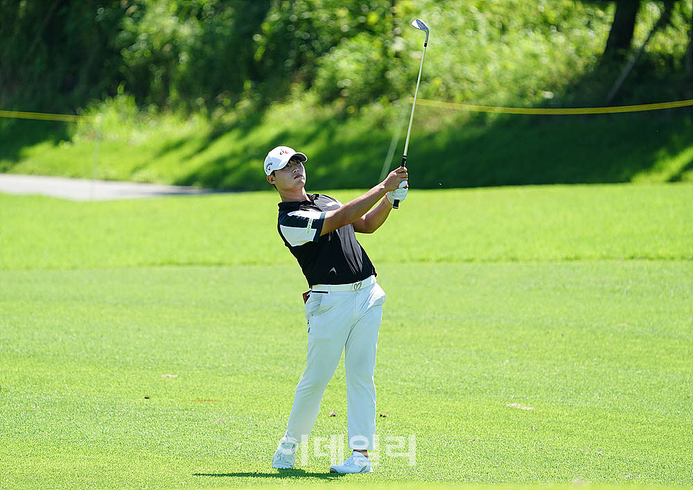 [포토] 배용준, 정교하게 날린 샷