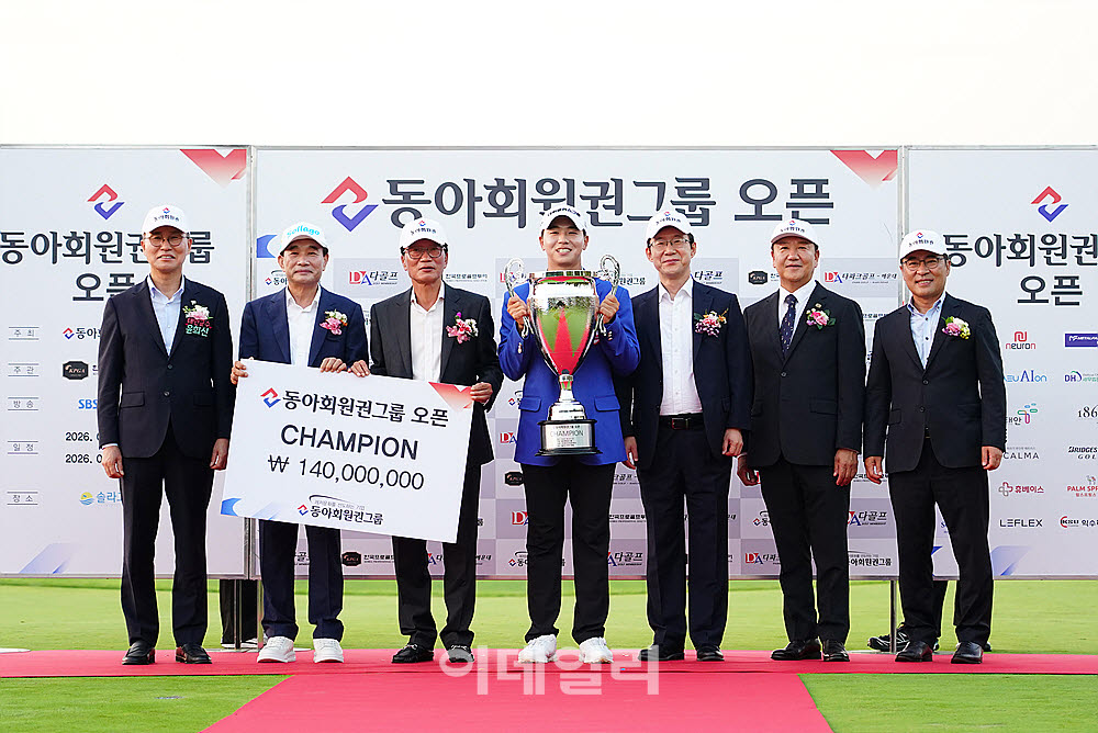 [포토] 최찬, 내빈분들과 기념촬영