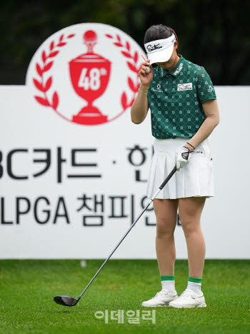 [골프IN화보] 김새로미, 후반 아쉬운 부진에 순위 하락… BC카드·한경 KLPGA 챔피언십 최종 라운드 공...