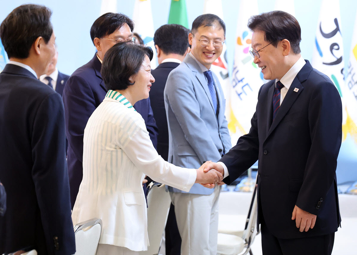 지방세 대신 국세, 재정위기 돌파 전략 바꾼 추미애