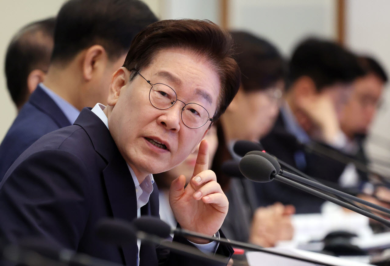 靑 “국채 발행 널뛰기, 안정적 채무관리 아냐”…'미래대응기금'으로 완충