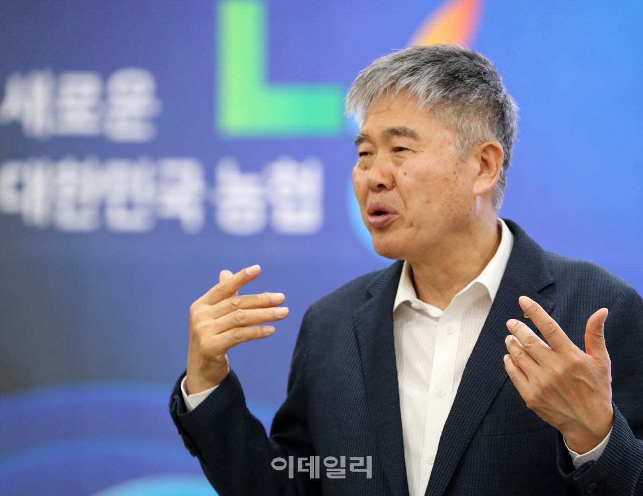 [포토] 진경만 서울축산농협 조합장, 거제 수해 농업기 돕기 성금 전달식전달식