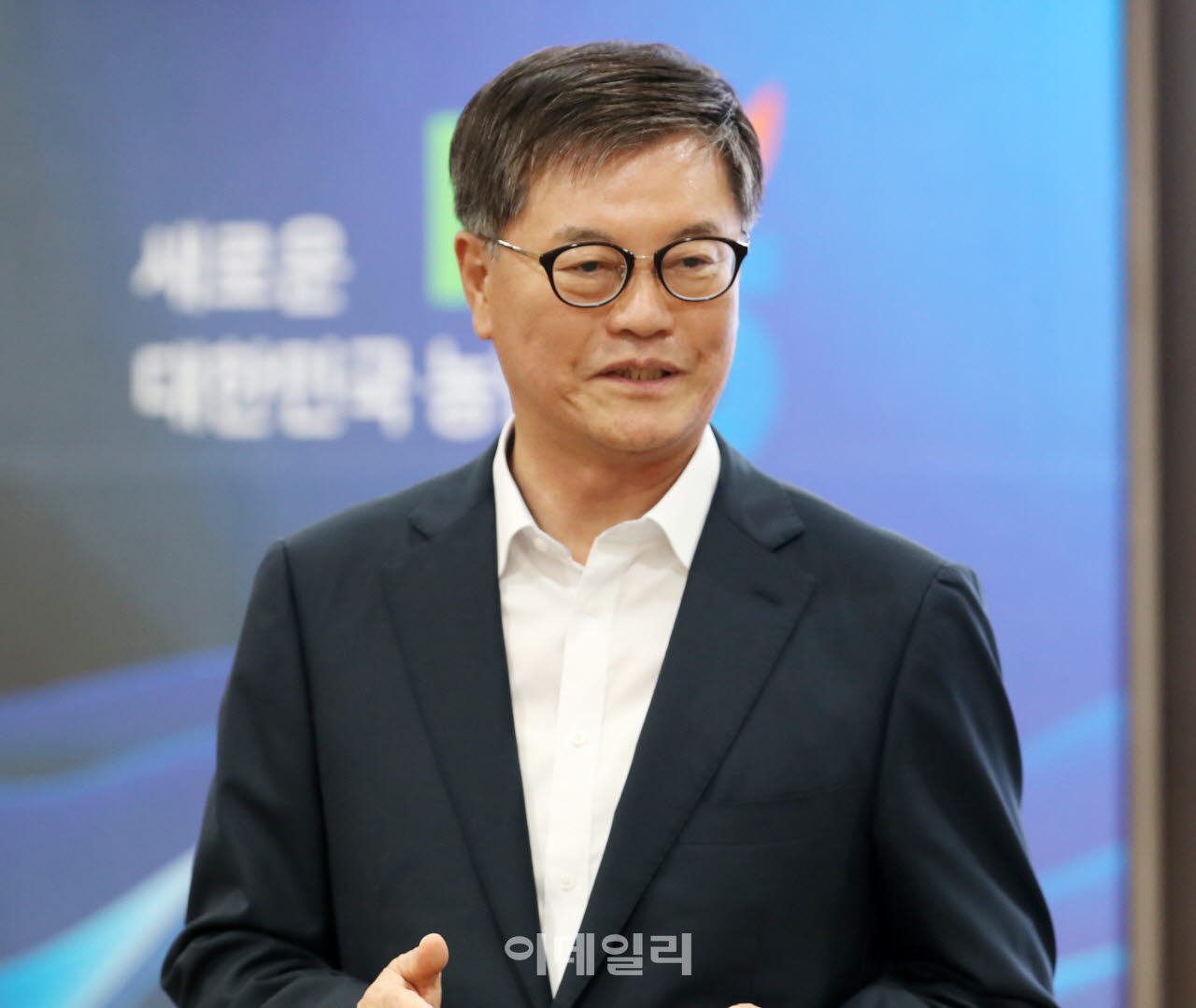 [포토] '거제 수해 농업기 돕기' 인사말하는 정성진 한국양계농협 조합장