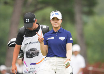 [골프IN화보] 이서윤, 1라운드 8언더파 단독1위 '제15회 KG 레이디스 오픈'