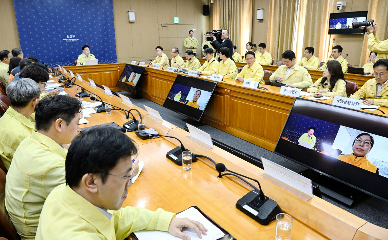 "한국인 4명 구조됐다"…네팔 홍수서 외국인 27명 구조