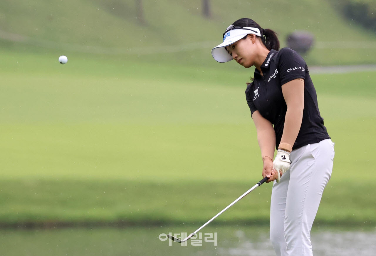 [포토]이재윤, '섬세한 어프로치샷'