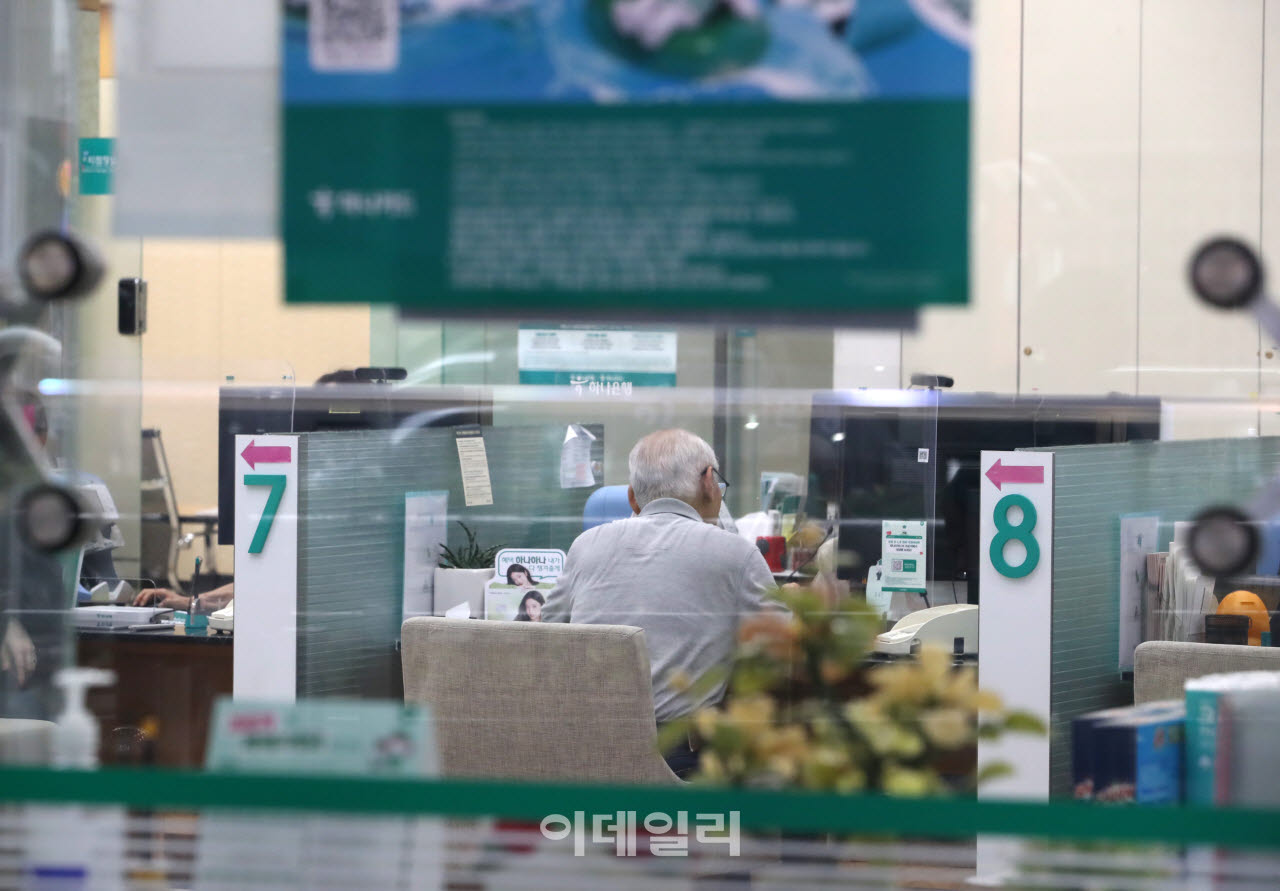 [포토] 기준금리 두 달 연속 인상
