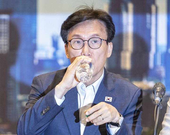 김민석, '석청갈등' 논란에  "앞으로도 투명하게 실명 논쟁할 것"