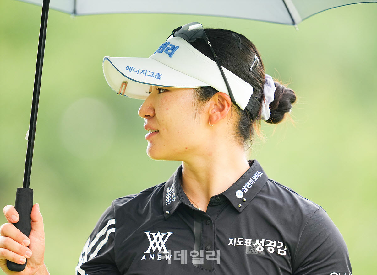[포토]최가빈,대화 하며 출발