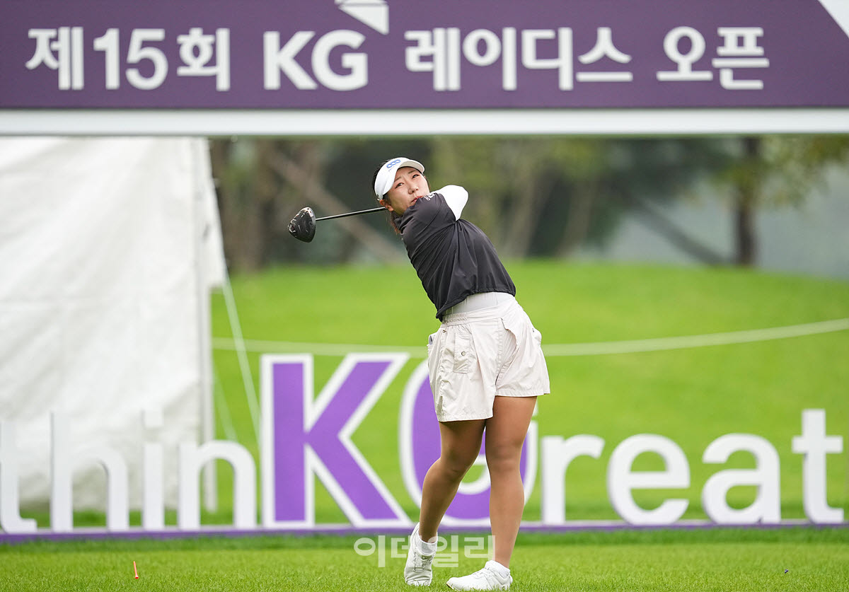 [포토]강채연,선두 추격을 시작한다