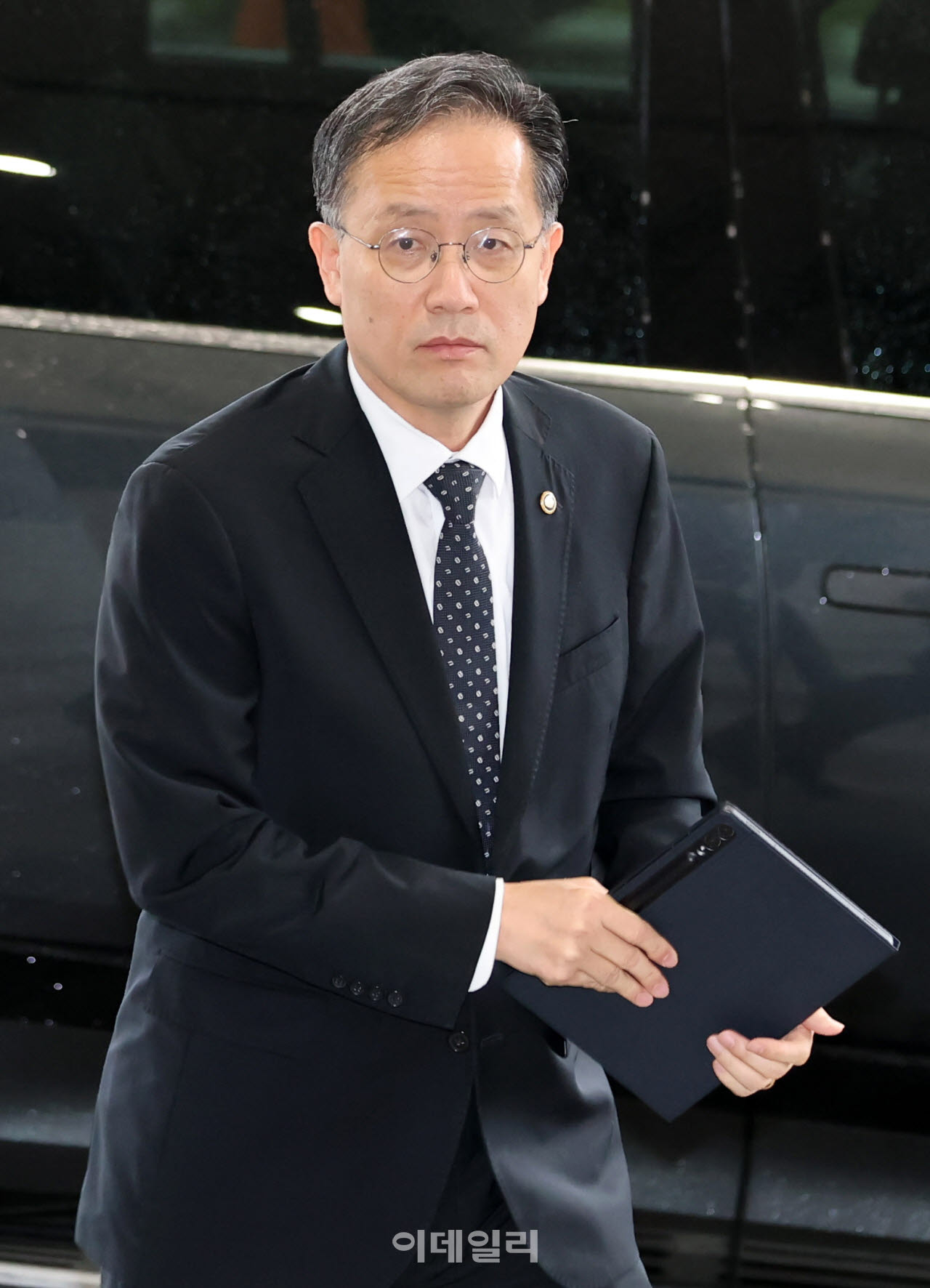 [포토]이형일 경제부총리 겸 기획재정부 장관 후보자 출근길