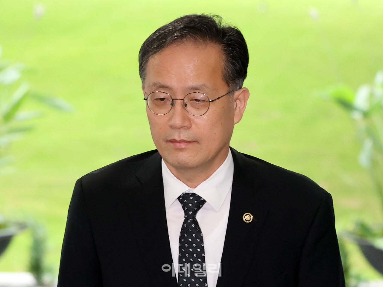 [포토]출근하는 이형일 경제부총리 겸 기획재정부 장관 후보자