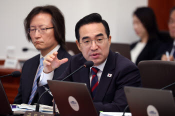108조 칼질해 만든 162조 '미래기금'…장밋빛 세수·꼼수 재정에 십자포화