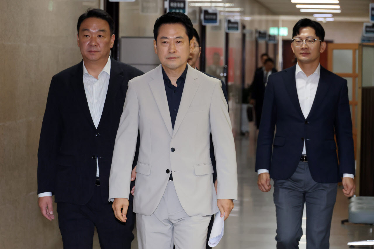 [포토]현안 관련 기자회견 향하는 장동혁 대표