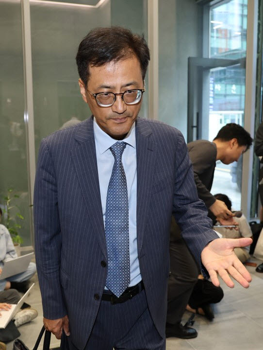 선관위 특검보 5명 첫 출근…"법과 원칙따라 실체적 진실 밝힐 것"