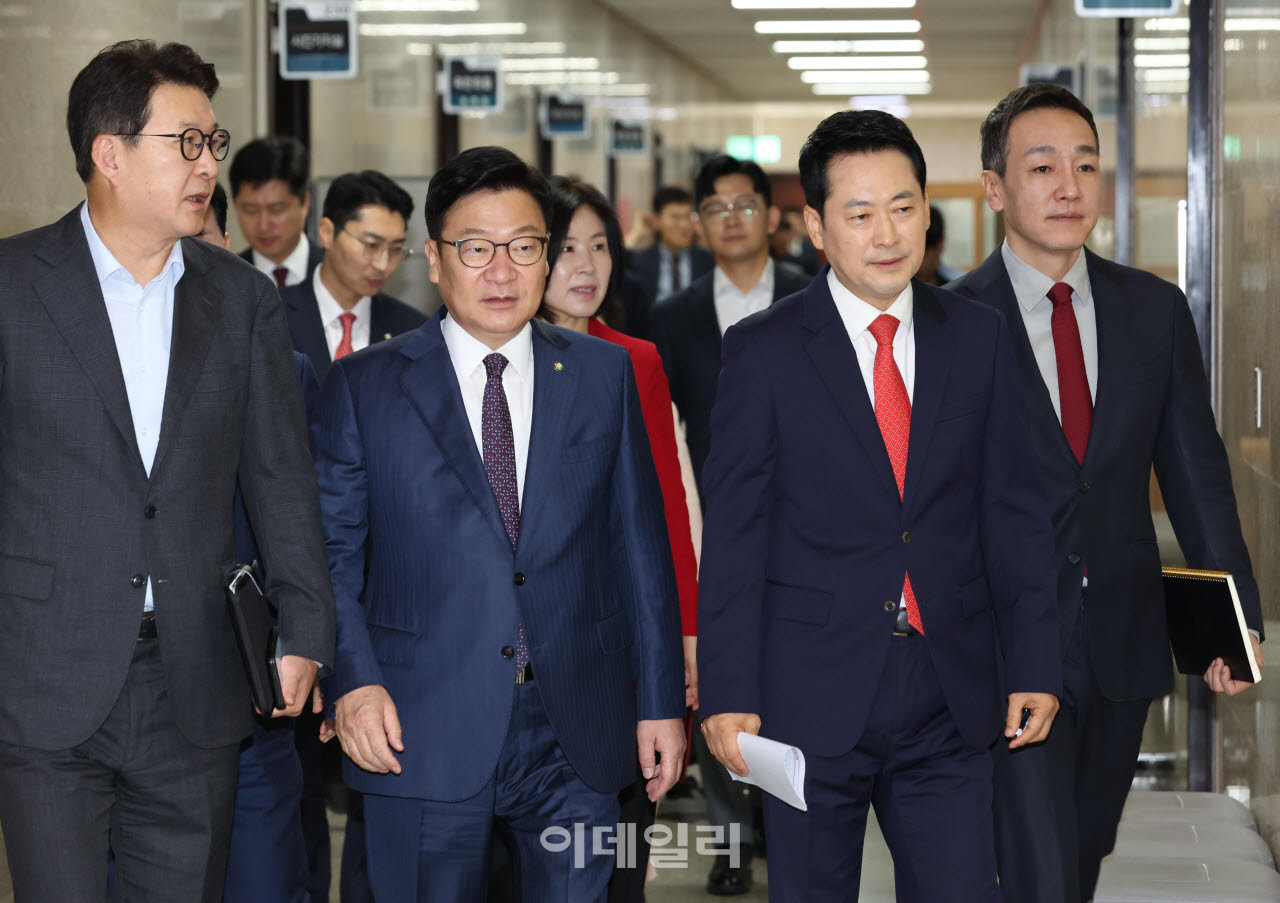 [포토]장동혁-정점식, '최고위원회의 참석'