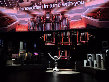 “50분 뒤 에어컨 켜둘까요?”…카톡 대화로 집 움직인 LG ‘AI집사’[IFA2026]