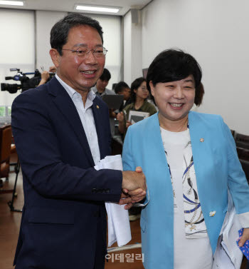서영교 "김승원 의혹? 검찰이 나빠...정치인 행위 중 하나"