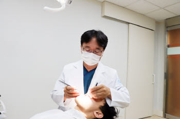 임플란트, 나이보다 중요한 것은 전반적 건강과 구강 환경