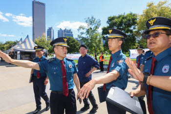 김종철 경찰청장 대행, 여의도 불꽃축제 현장서 안전관리 점검