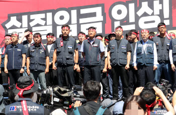 신설 팹 가동하려 사람 옮기면 교섭?…반도체업계 ‘근무지 변경’ 촉각
