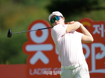  성은정, OK저축은행 읏맨 오픈 2라운드 경기 장면