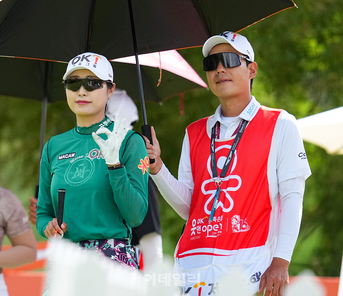 [포토]김우정,첫 홀 OK 인사