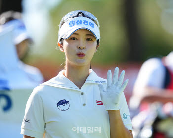  전예성, OK저축은행 읏맨 오픈 최종 라운드  톱10 진입