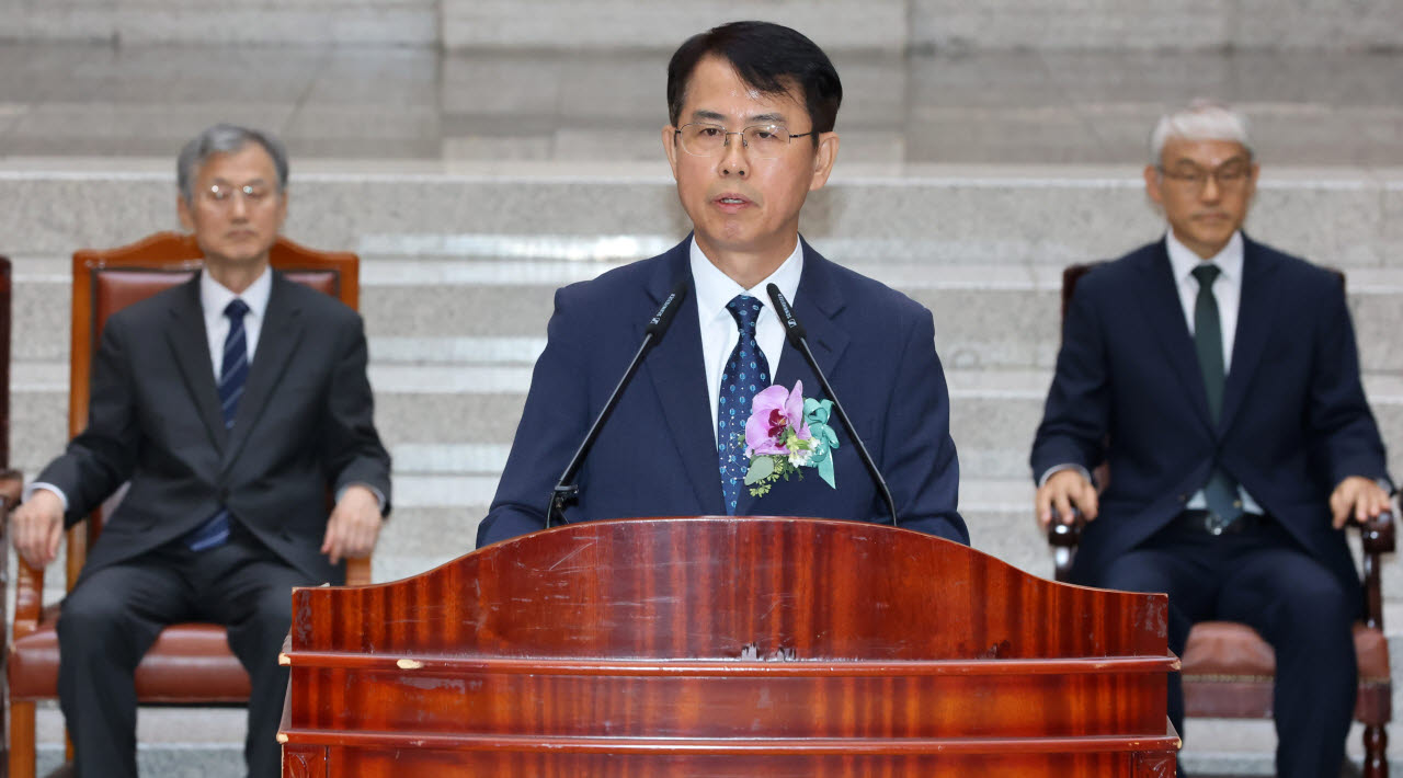 [포토]퇴임사하는 이흥구 대법관