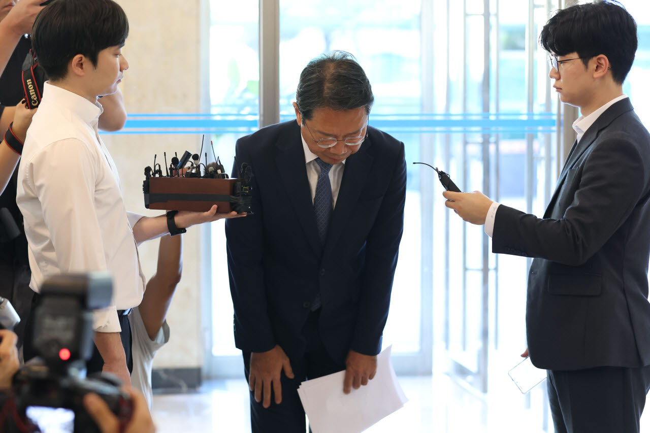 [포토]고개 숙인 김승원 장관 후보자