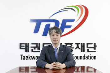 AI 코칭·VR 쓰고 대결… 태권도 '디지털화' 주도