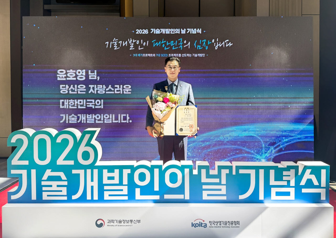 큐리오시스 윤호영 대표, ‘기술개발인의 날’ 대통령표창