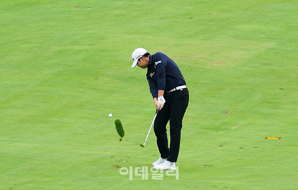 [포토] 장유빈, 정교한 숏게임으로 스폰서대회 우승을 노린다