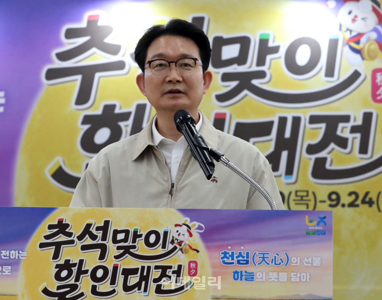 [포토] 농협 물가안정 행사 참석한 김종구 차관