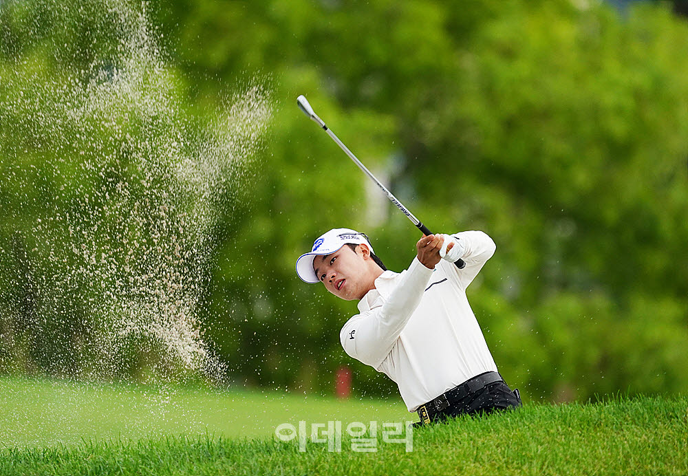 [포토] 송민혁, 페어웨이 벙커 탈출