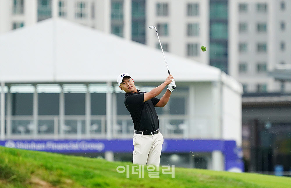[포토] 전가람, 타구 방향을 살핀다