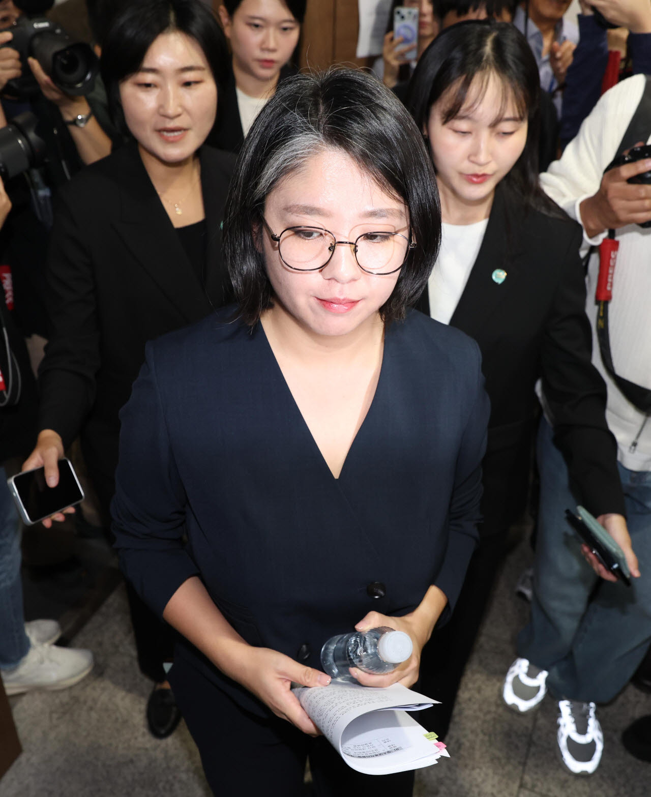 [포토]'사퇴 거부' 용혜인, '겸직은 법률이 허용...맡은 바 실행할 것'