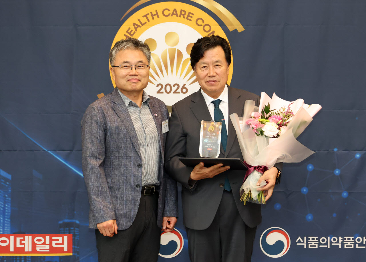 [포토]강대원 메디라인액티브코리아 대표, 이데일리 회장상 수상